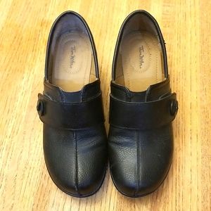 Thom McAn Black leather slip on shoes 8.5W